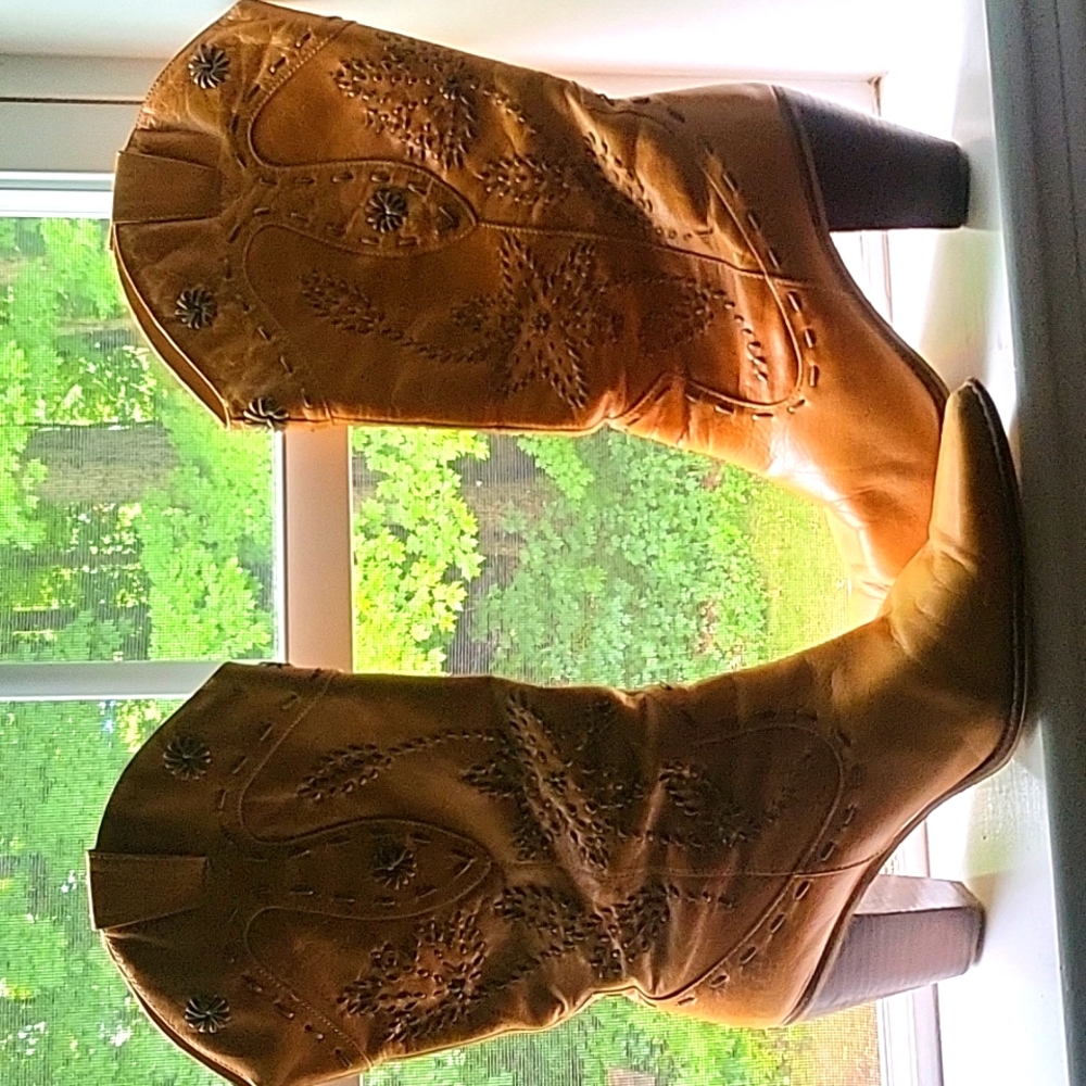 Well loved cow girl boots from Bakers.